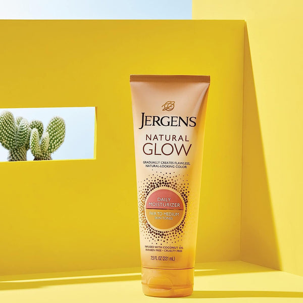 Jergens Natural Glow Sunless Tanning Lotion, Self Tanner, Fair to Medium Skin Tone, Daily Moisturizer, 7.5 Ounce, featuring Antioxidants and Vitamin E